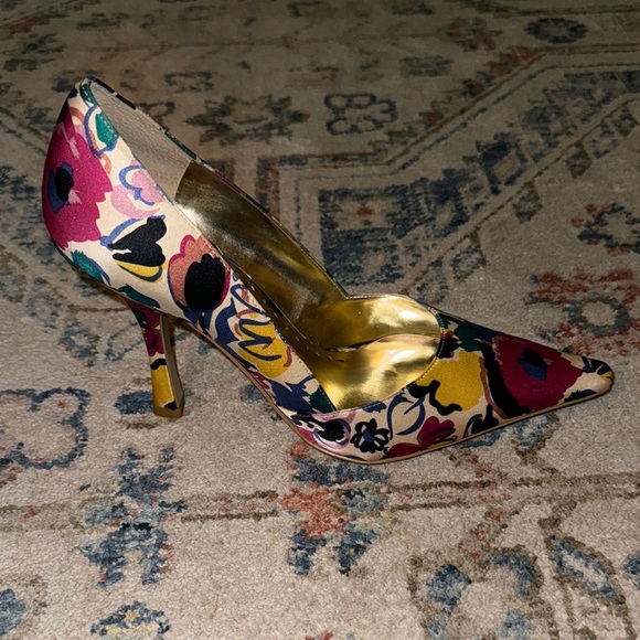 BCBGMaxAzria Multi-Colored Heels with Pointed Toe and High Heels - Picture 4 of 5